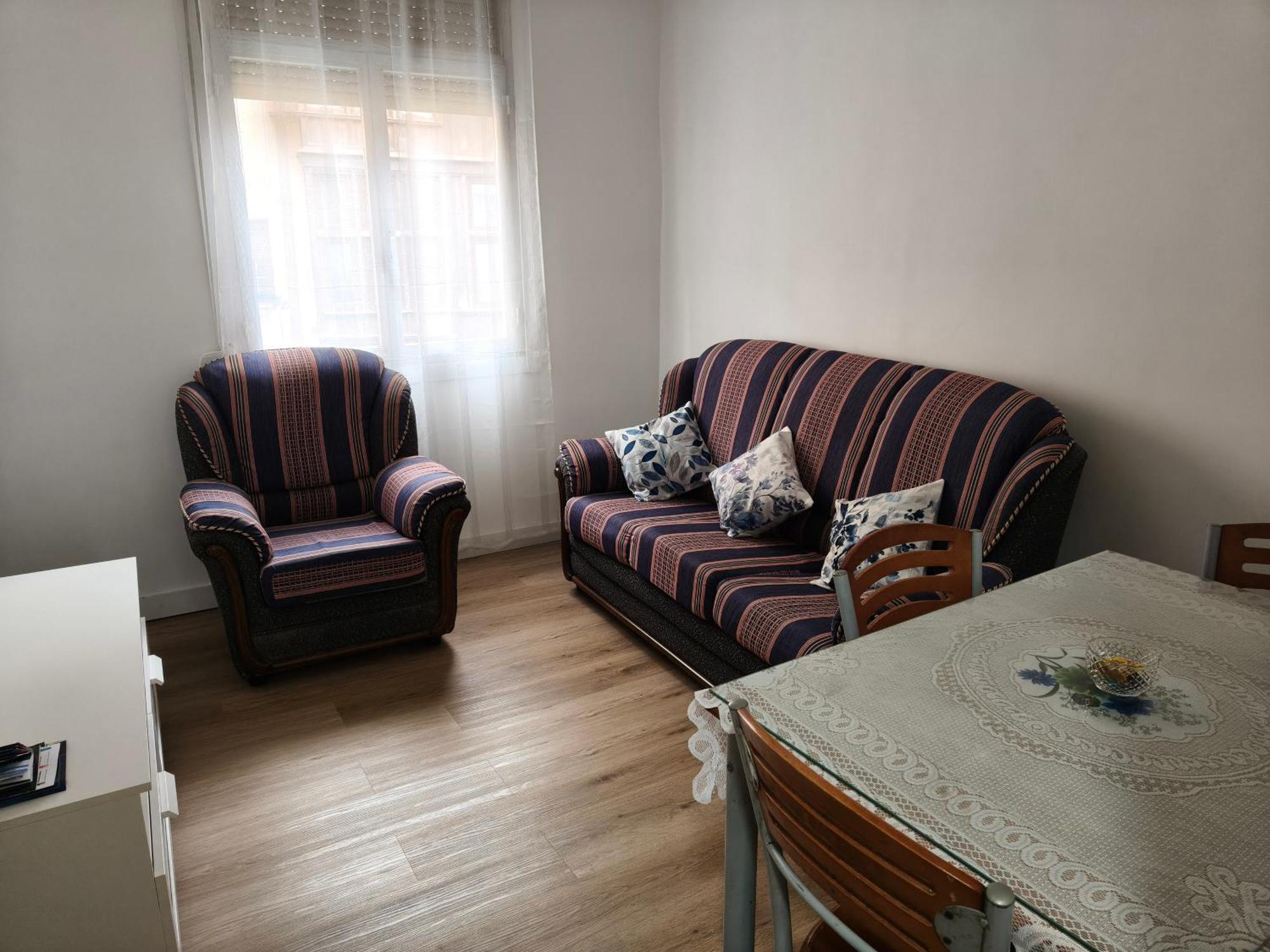 Allotjament en família Con Balcon Centro Zona Artistica *